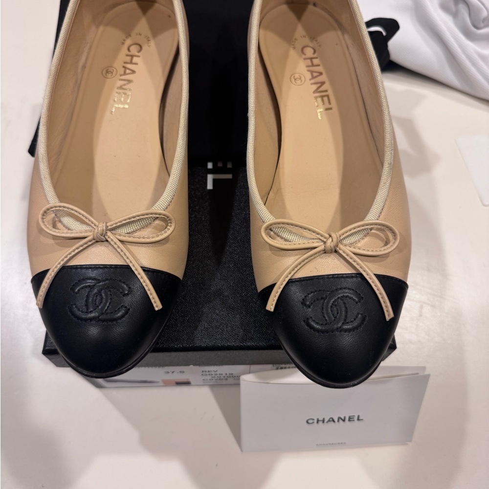 CHANEL Two-Tone Beige and Black Flats